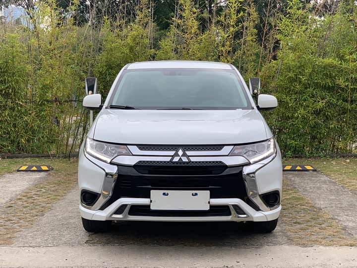 Фото 2 - Mitsubishi Outlander