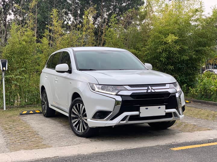 Фото 3 - Mitsubishi Outlander