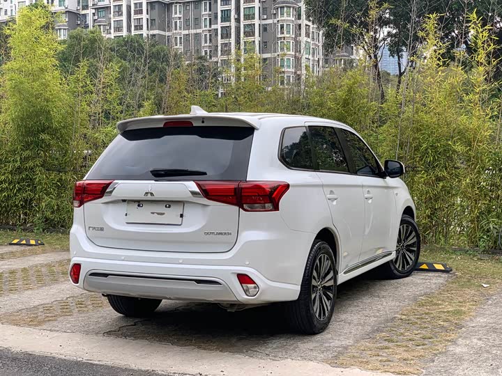 Фото 6 - Mitsubishi Outlander
