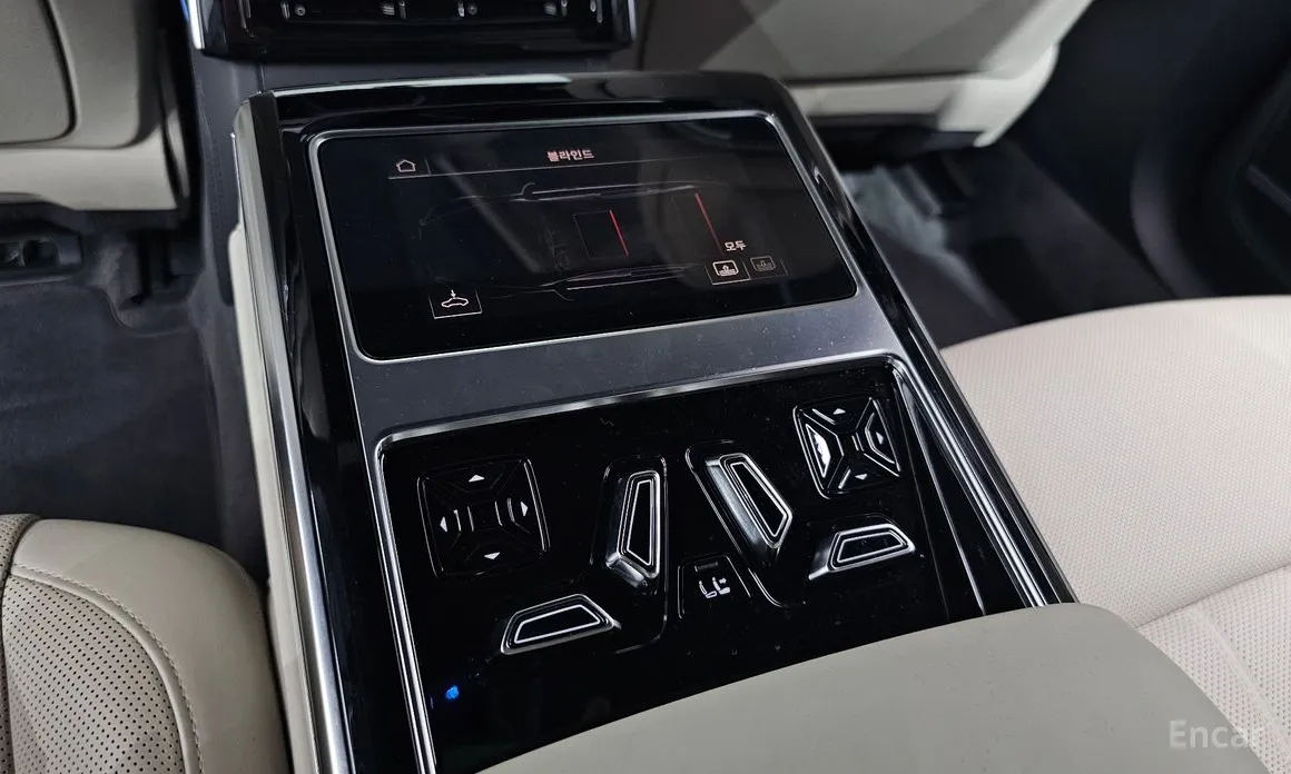 Фото 19 - Audi A8