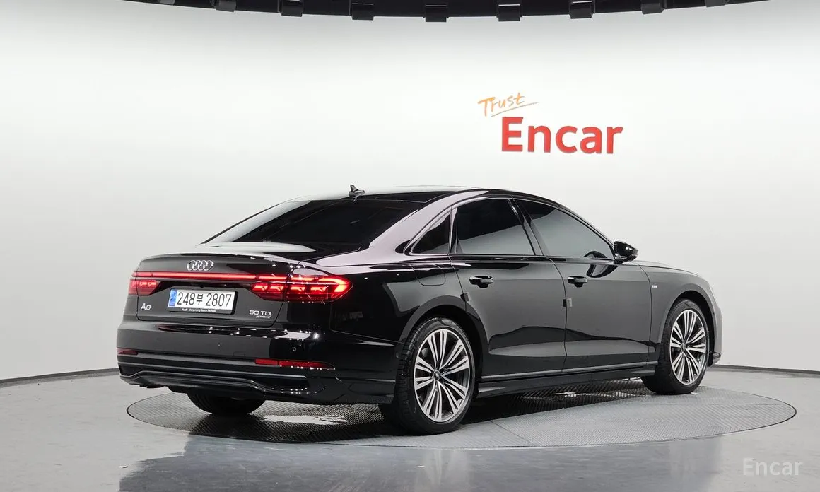 Фото 2 - Audi A8