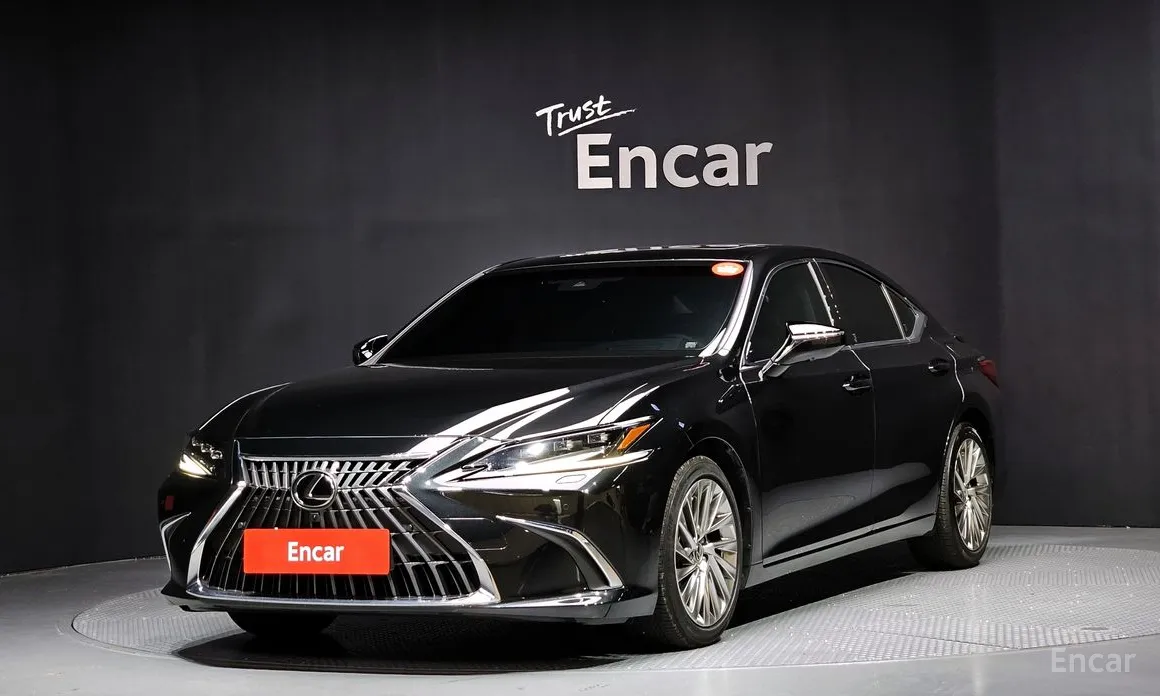 Фото 1 - Lexus ES