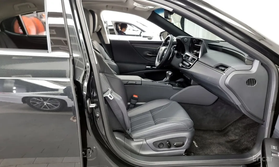 Фото 15 - Lexus ES