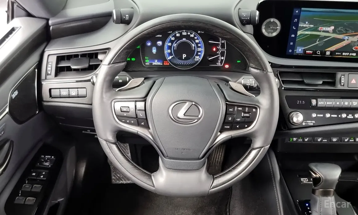 Фото 17 - Lexus ES