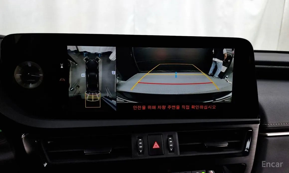 Фото 19 - Lexus ES