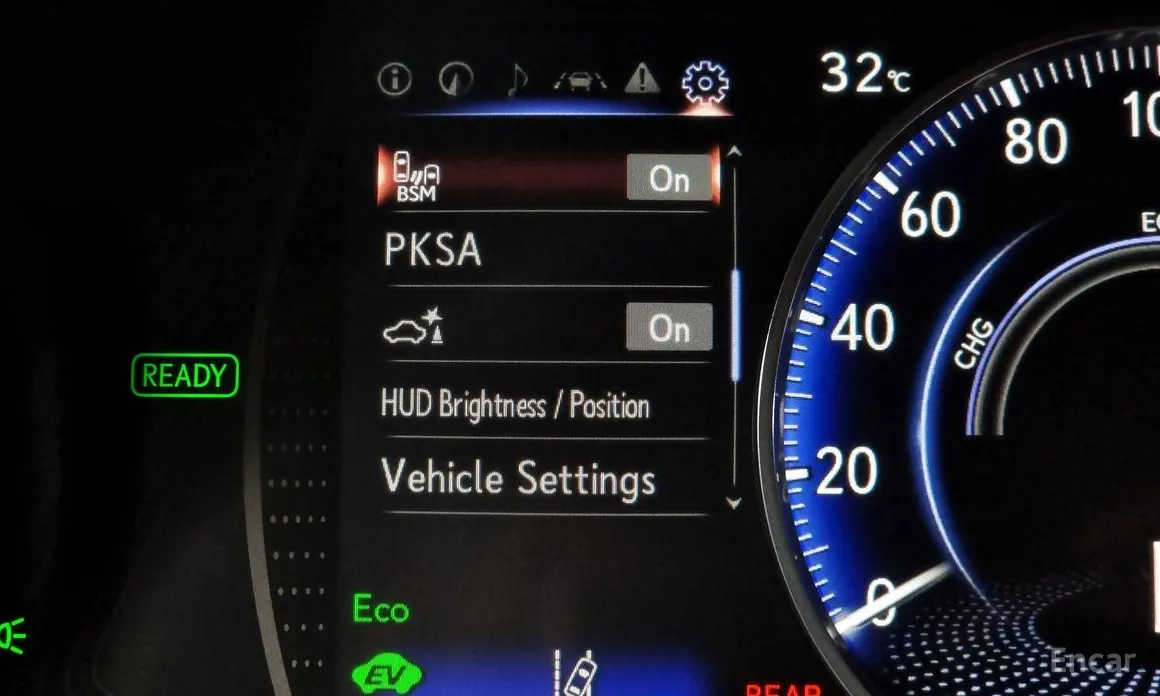 Фото 20 - Lexus ES