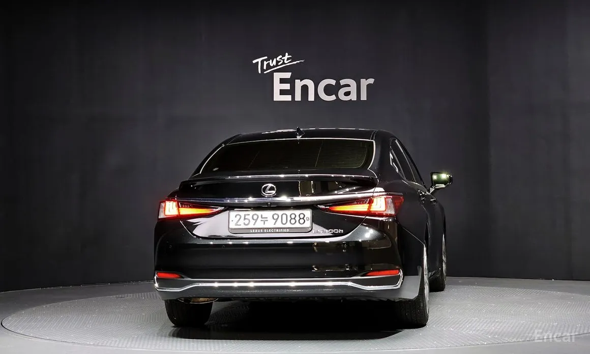 Фото 4 - Lexus ES