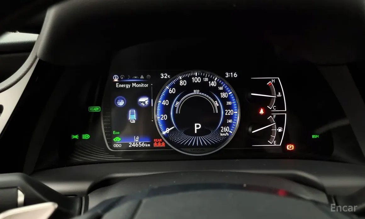 Фото 8 - Lexus ES