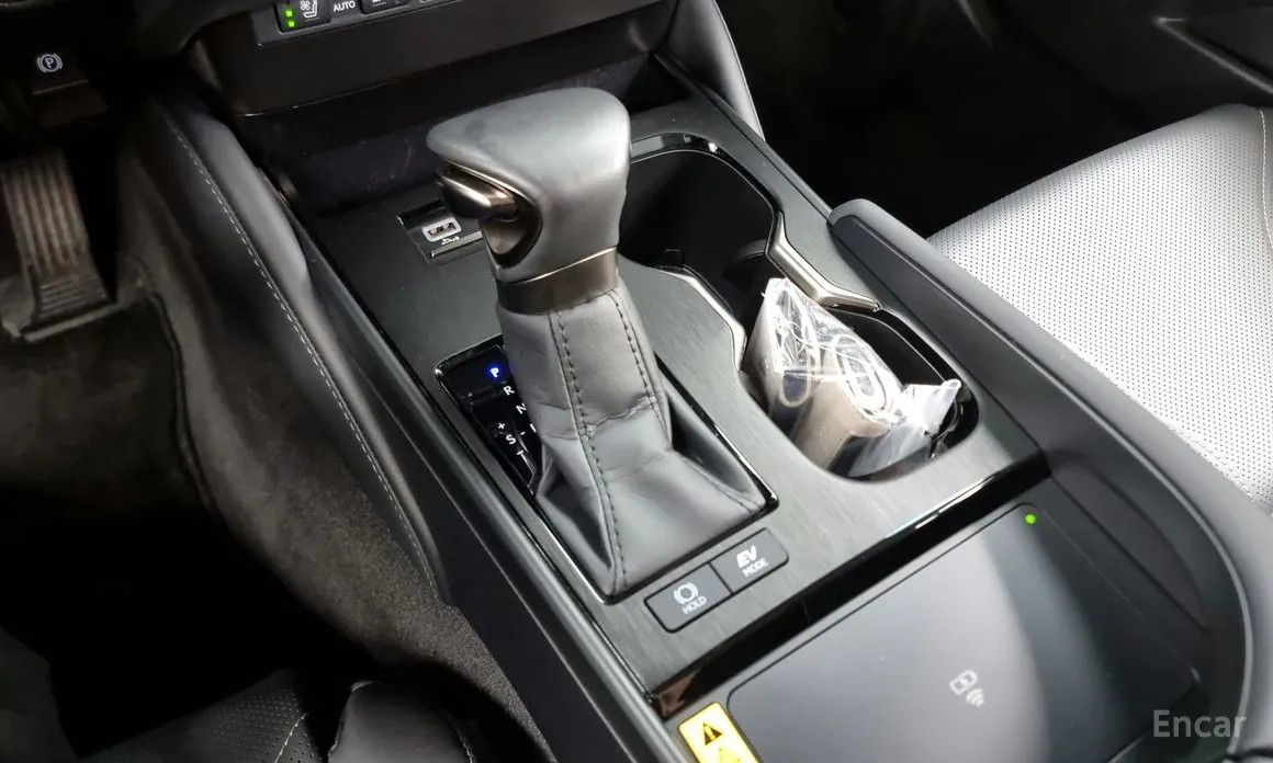 Фото 9 - Lexus ES