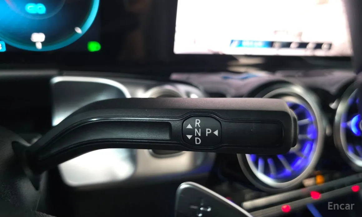 Фото 9 - Mercedes-Benz EQB