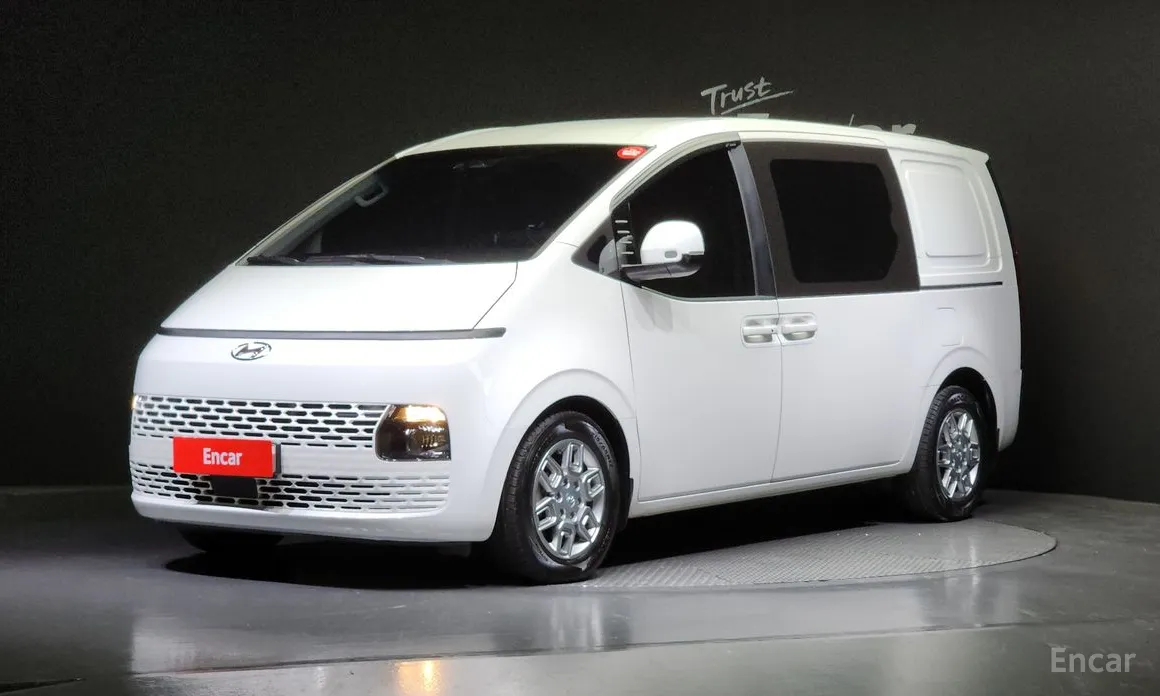 Фото 1 - Hyundai Staria