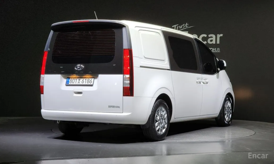 Фото 2 - Hyundai Staria