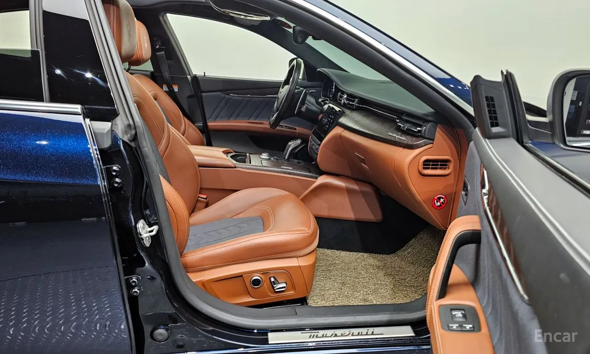 Фото 10 - Maserati Quattroporte