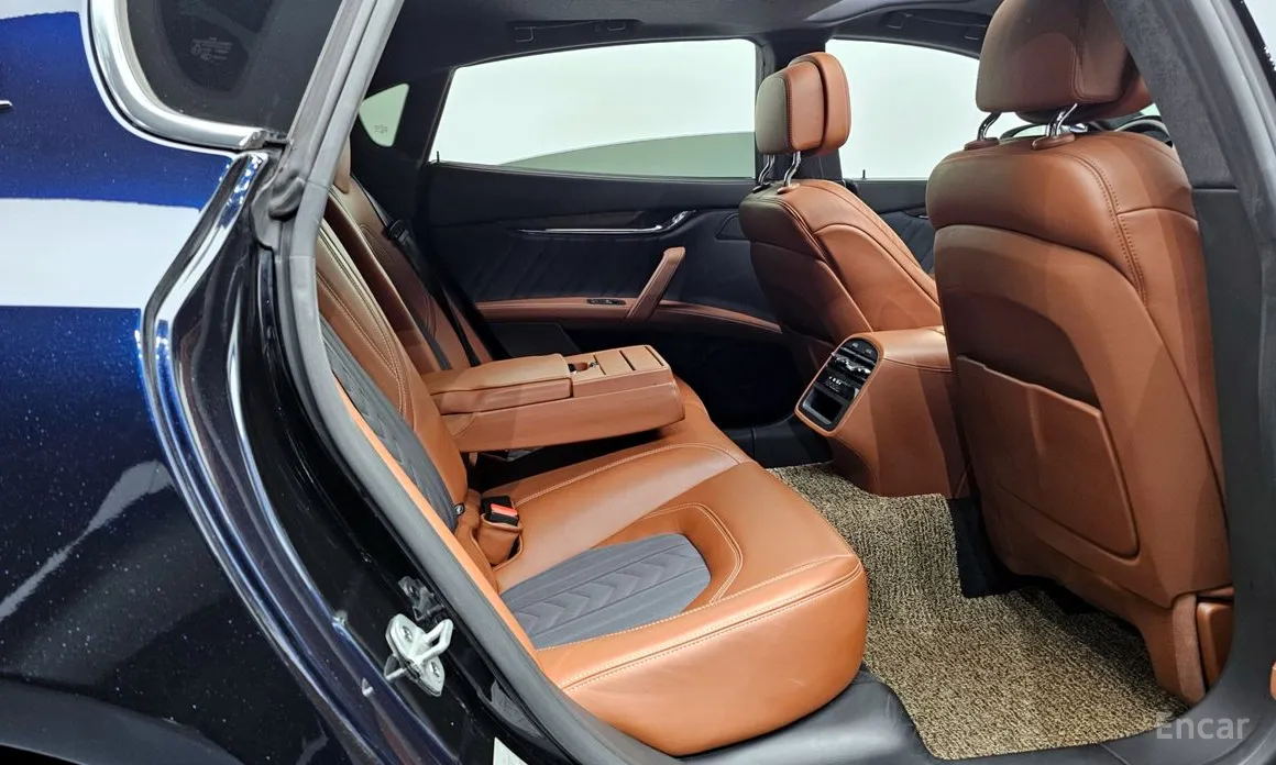 Фото 12 - Maserati Quattroporte