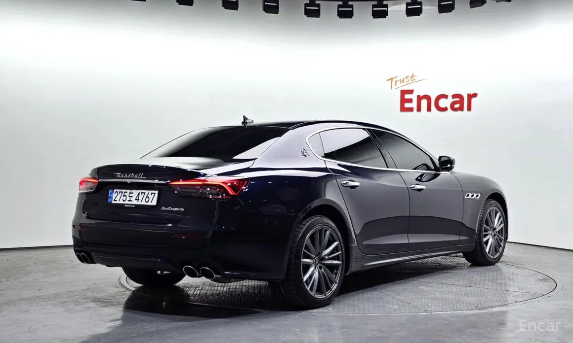 Фото 2 - Maserati Quattroporte