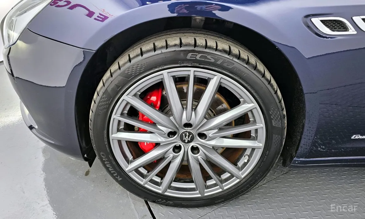 Фото 5 - Maserati Quattroporte