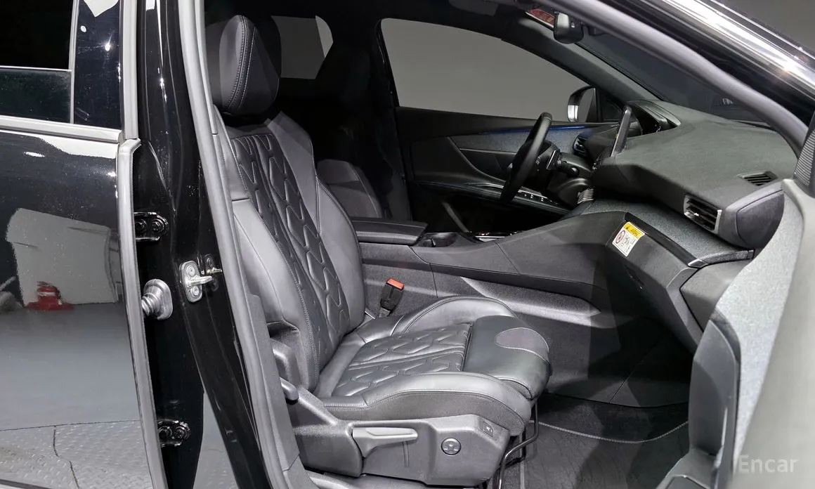 Фото 11 - Peugeot 5008