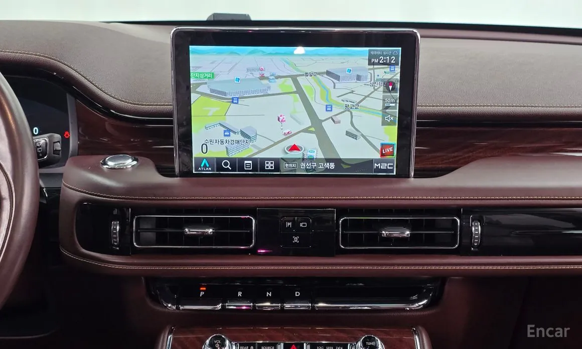 Фото 14 - Lincoln Aviator