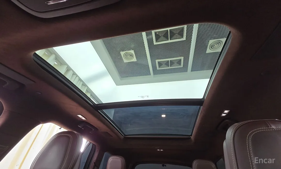 Фото 18 - Lincoln Aviator