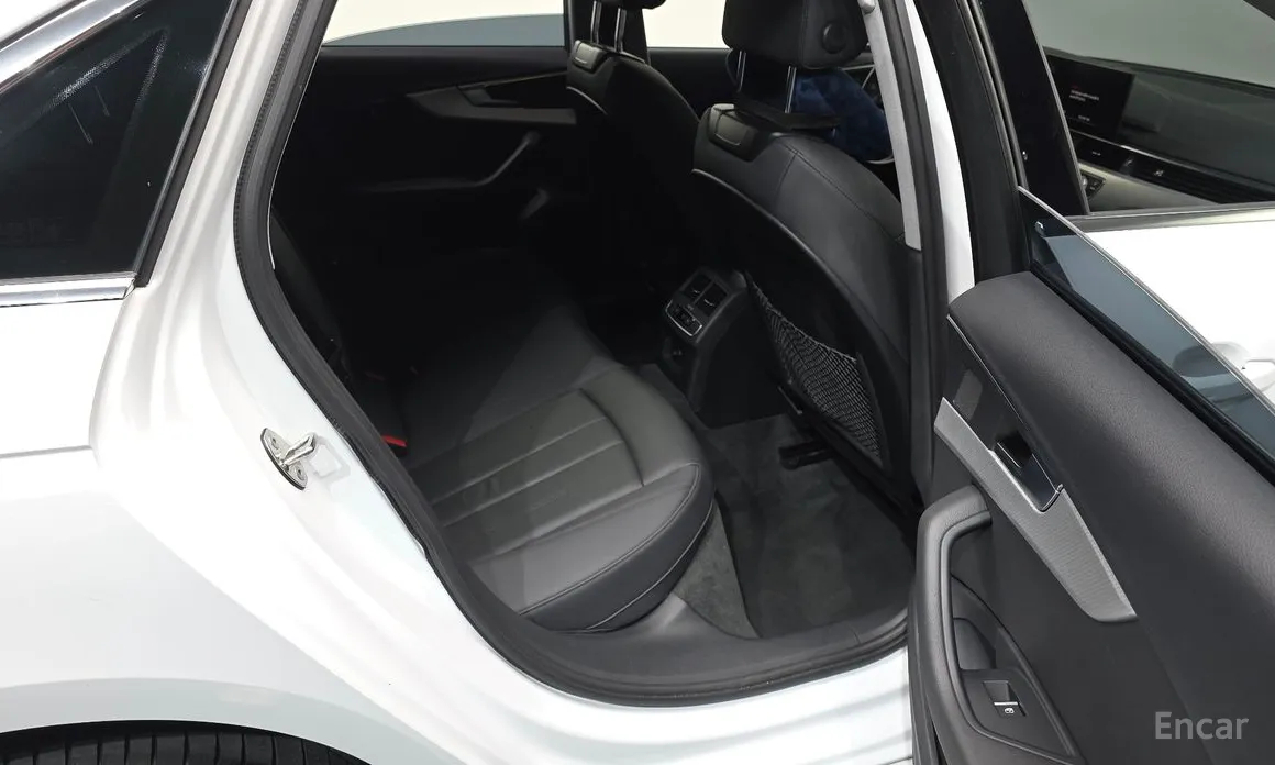 Фото 12 - Audi A4