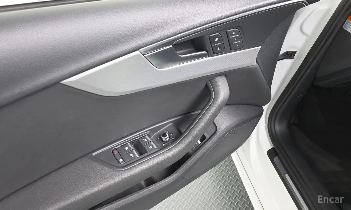 Фото 18 - Audi A4