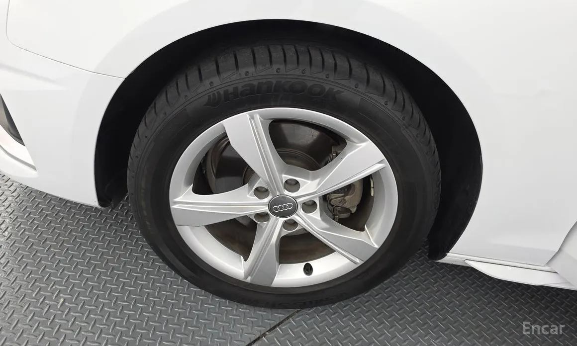 Фото 5 - Audi A4