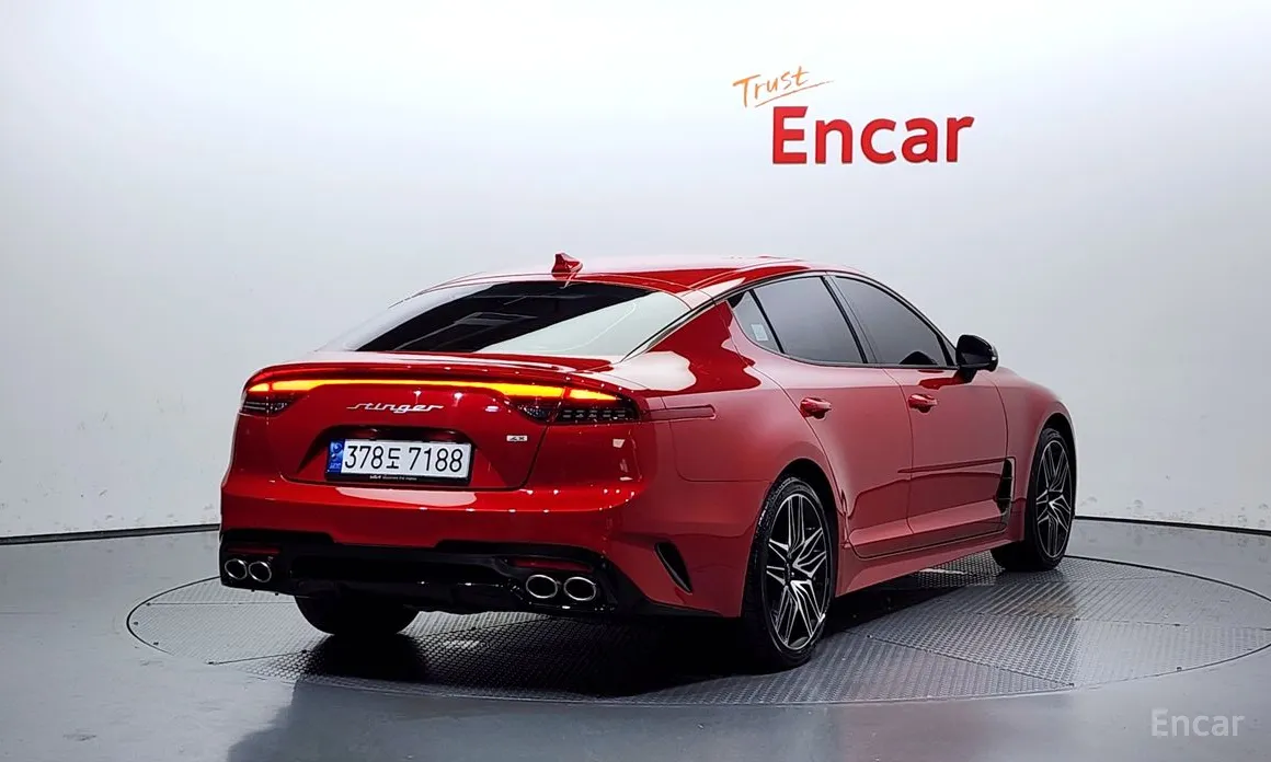 Фото 2 - Kia Stinger