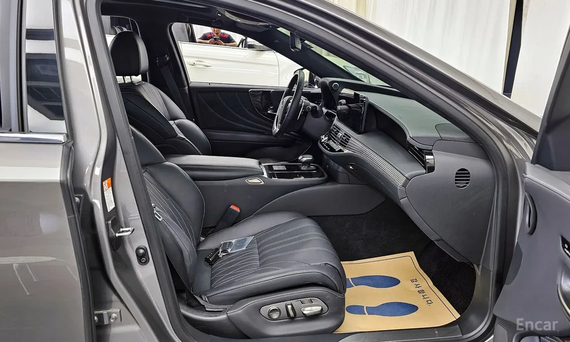 Фото 11 - Lexus LS