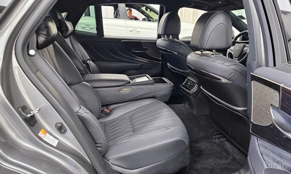 Фото 12 - Lexus LS