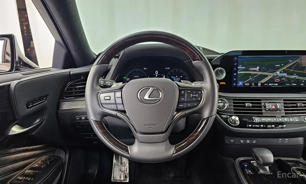 Фото 13 - Lexus LS