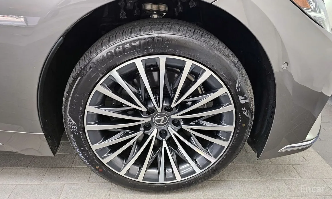 Фото 5 - Lexus LS