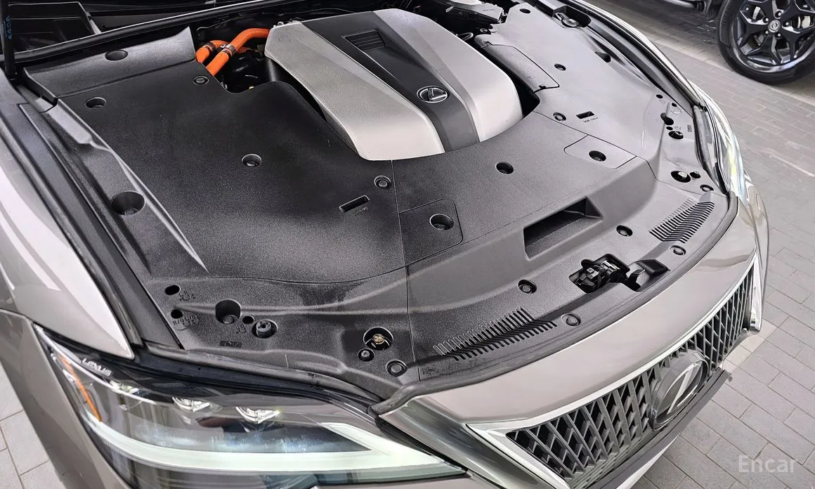 Фото 6 - Lexus LS