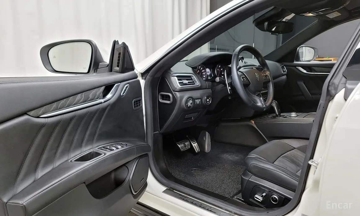 Фото 11 - Maserati Ghibli