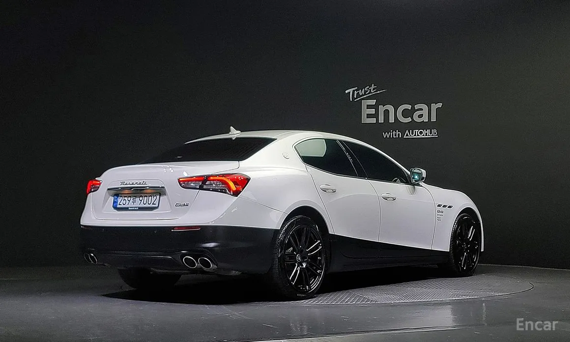 Фото 2 - Maserati Ghibli