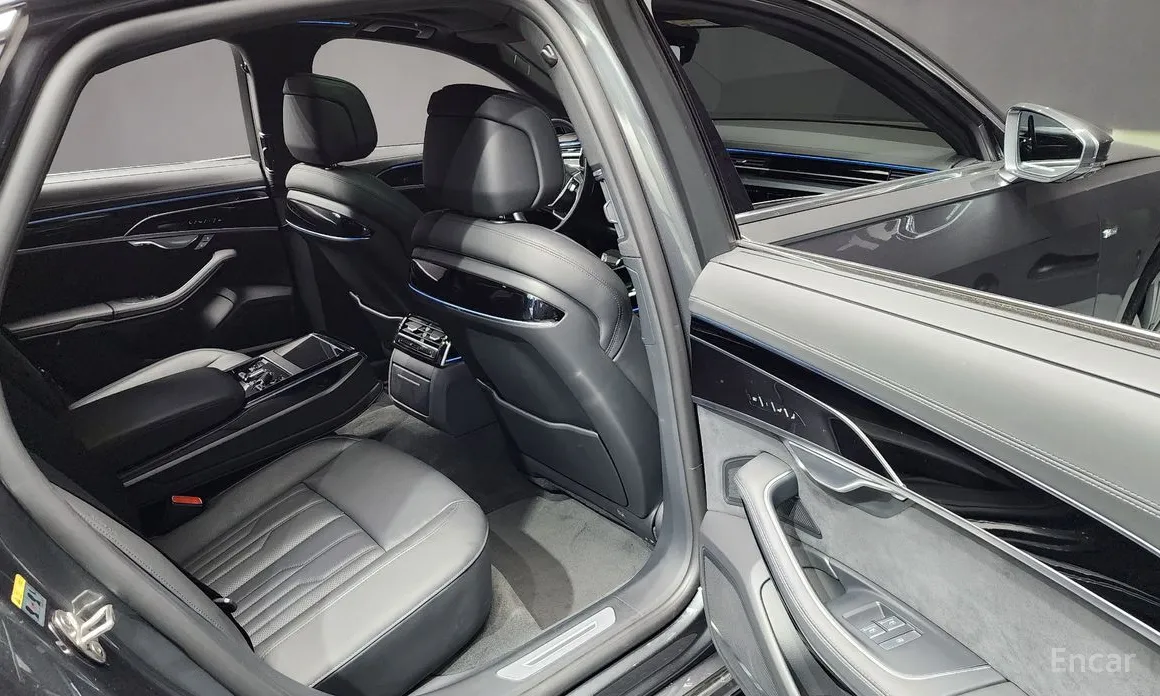 Фото 12 - Audi A8