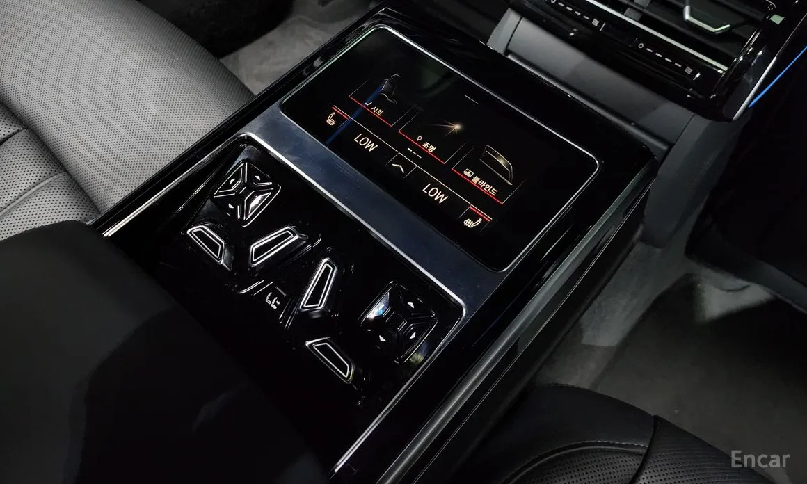 Фото 18 - Audi A8