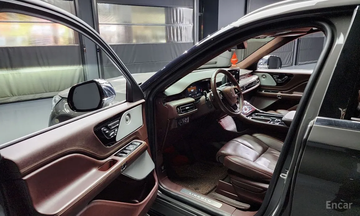 Фото 10 - Lincoln Aviator