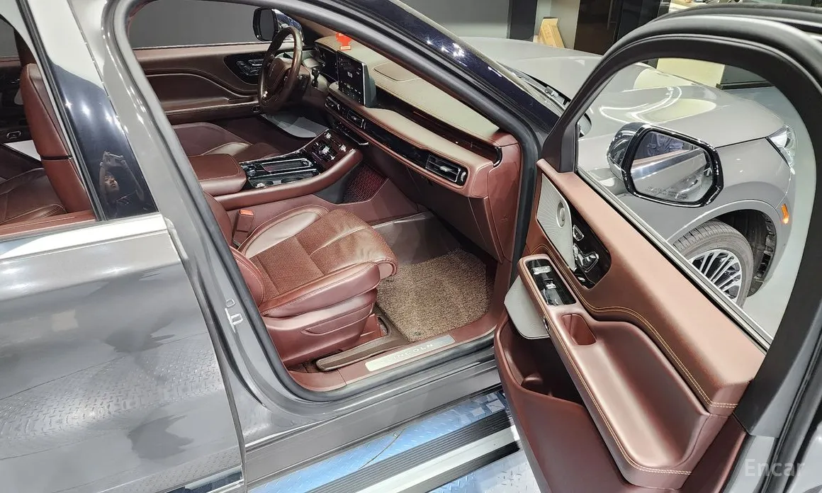 Фото 11 - Lincoln Aviator