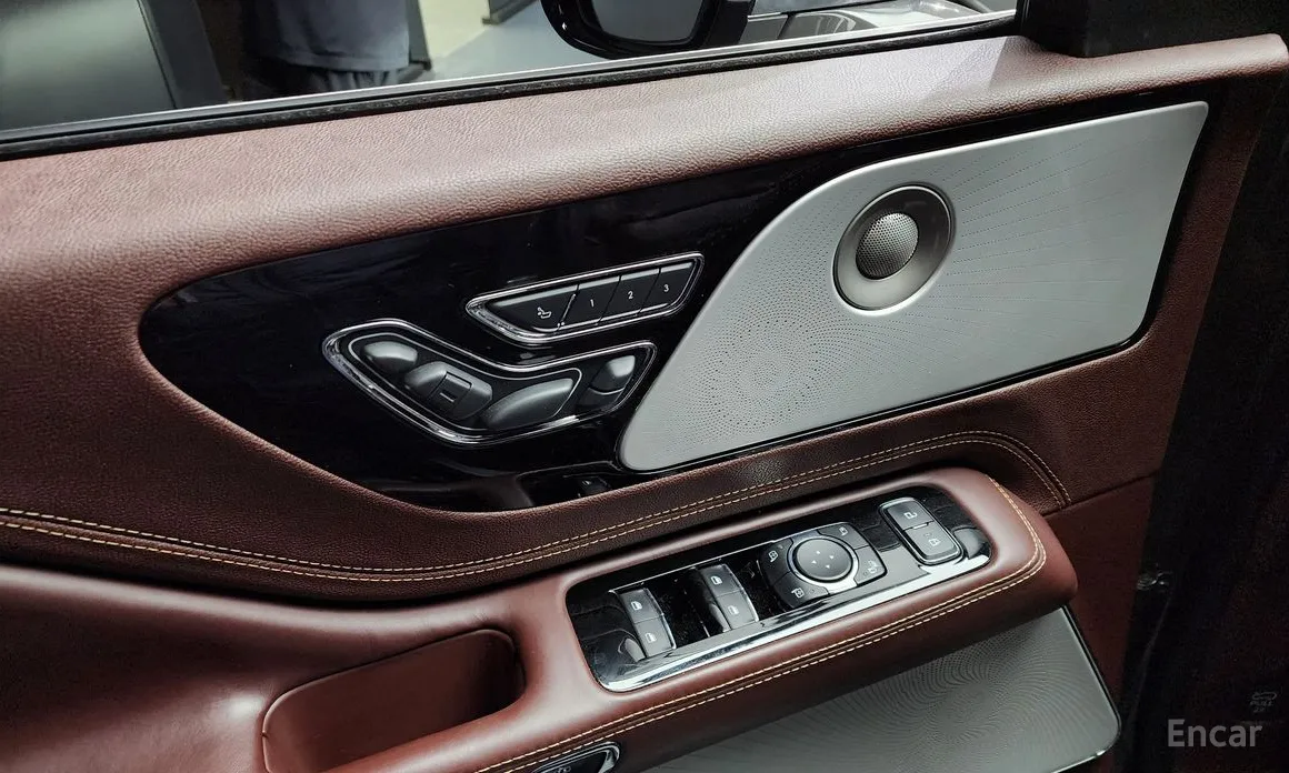 Фото 17 - Lincoln Aviator