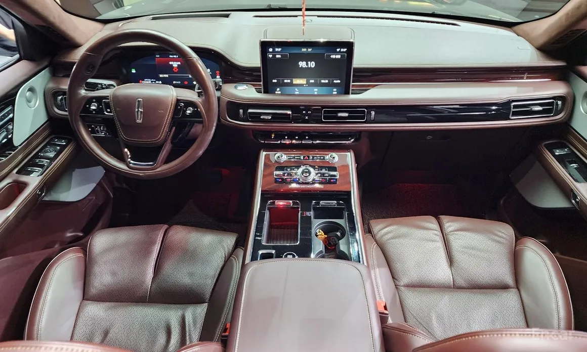 Фото 7 - Lincoln Aviator