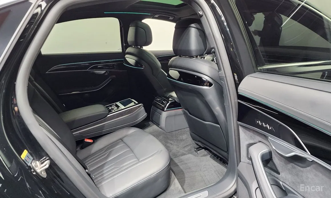 Фото 12 - Audi A8