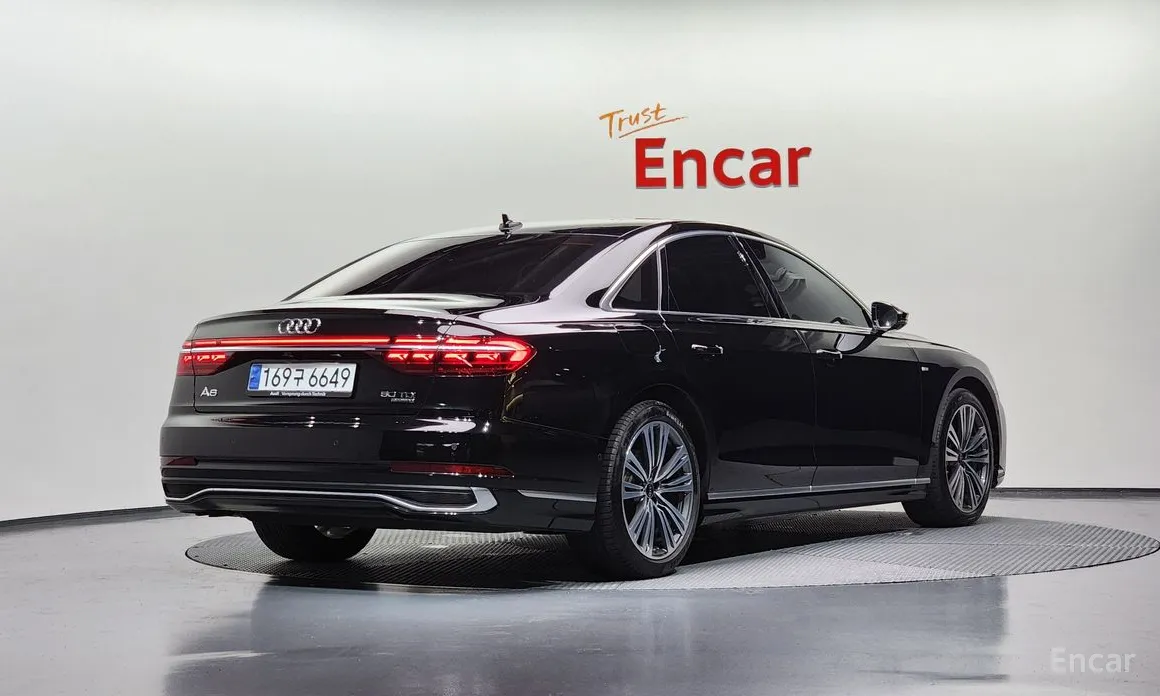 Фото 2 - Audi A8