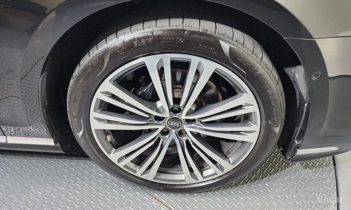 Фото 5 - Audi A8