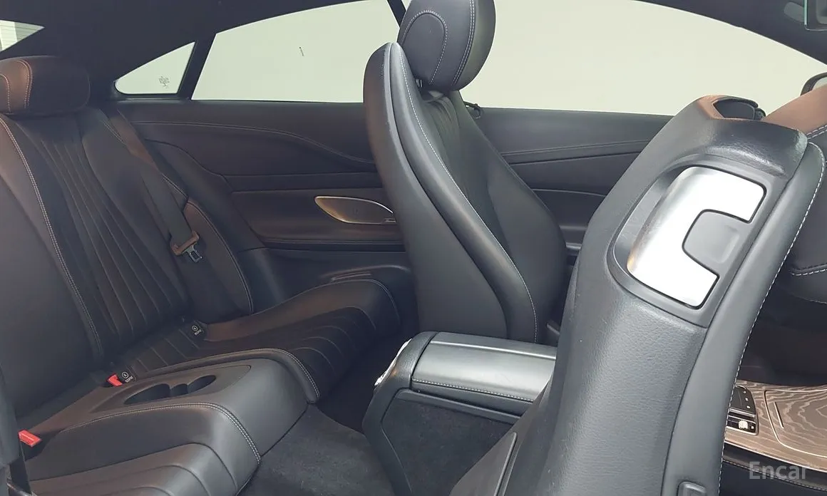 Фото 10 - Mercedes-Benz E-Class