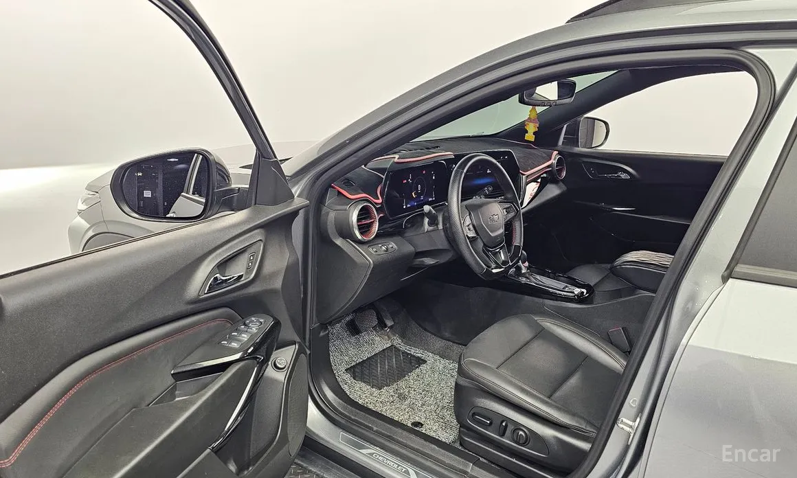 Photo 10 - Chevrolet Trax