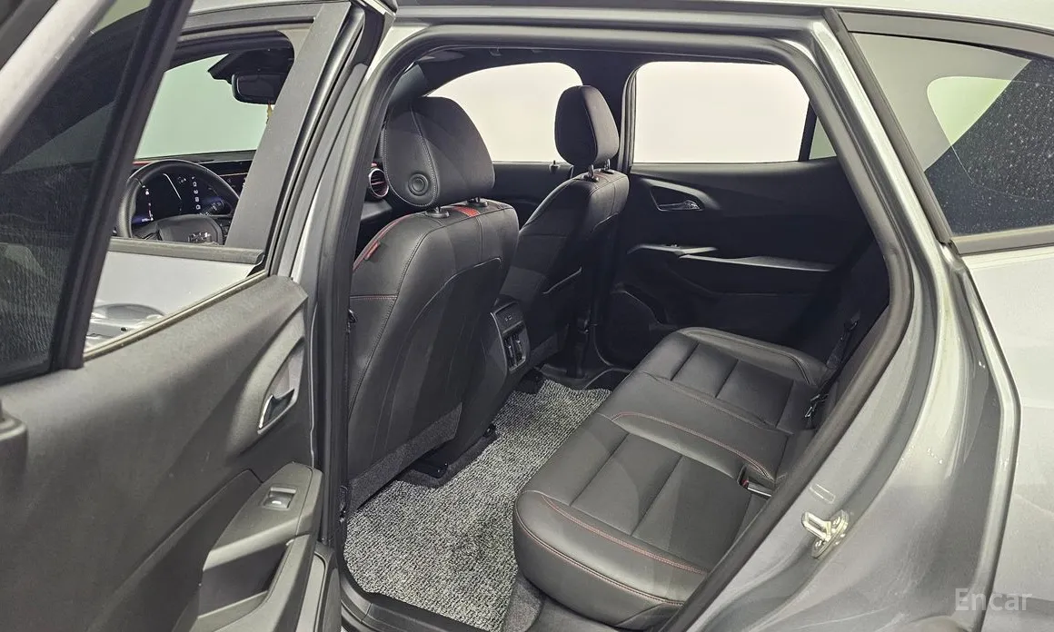 Photo 11 - Chevrolet Trax