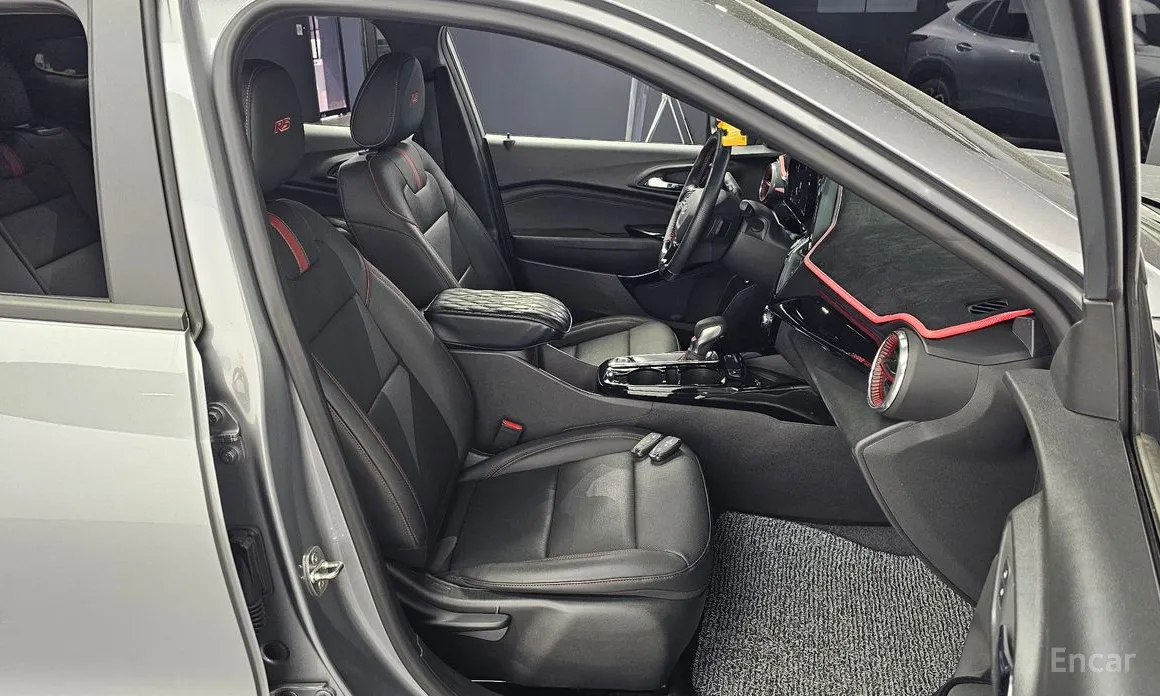 Photo 12 - Chevrolet Trax