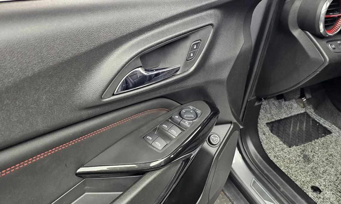 Photo 13 - Chevrolet Trax