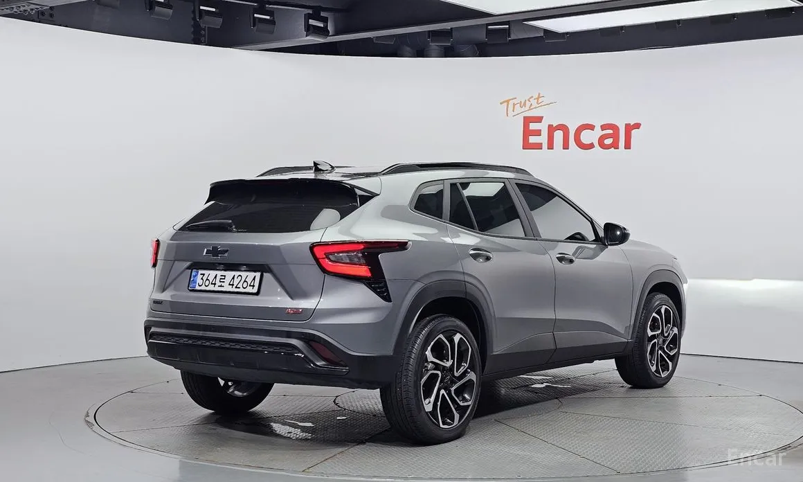 Photo 2 - Chevrolet Trax