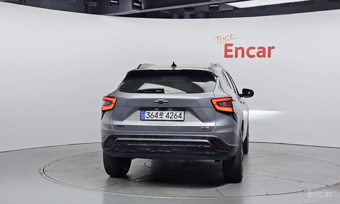 Photo 4 - Chevrolet Trax